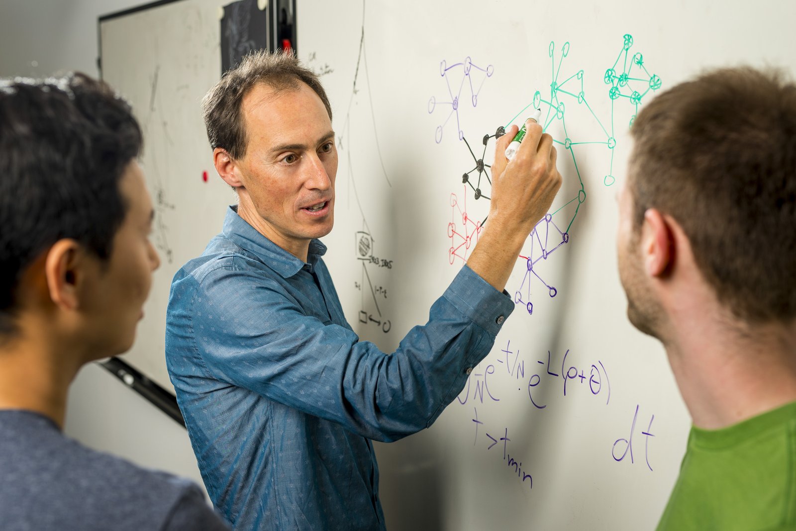 Stanford genetics professor Jonathan Pritchard at a whiteboard.
